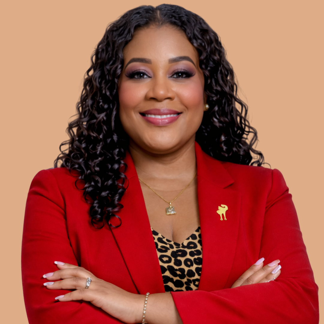 Latoya Posey smiling at the camera. Peach colored background